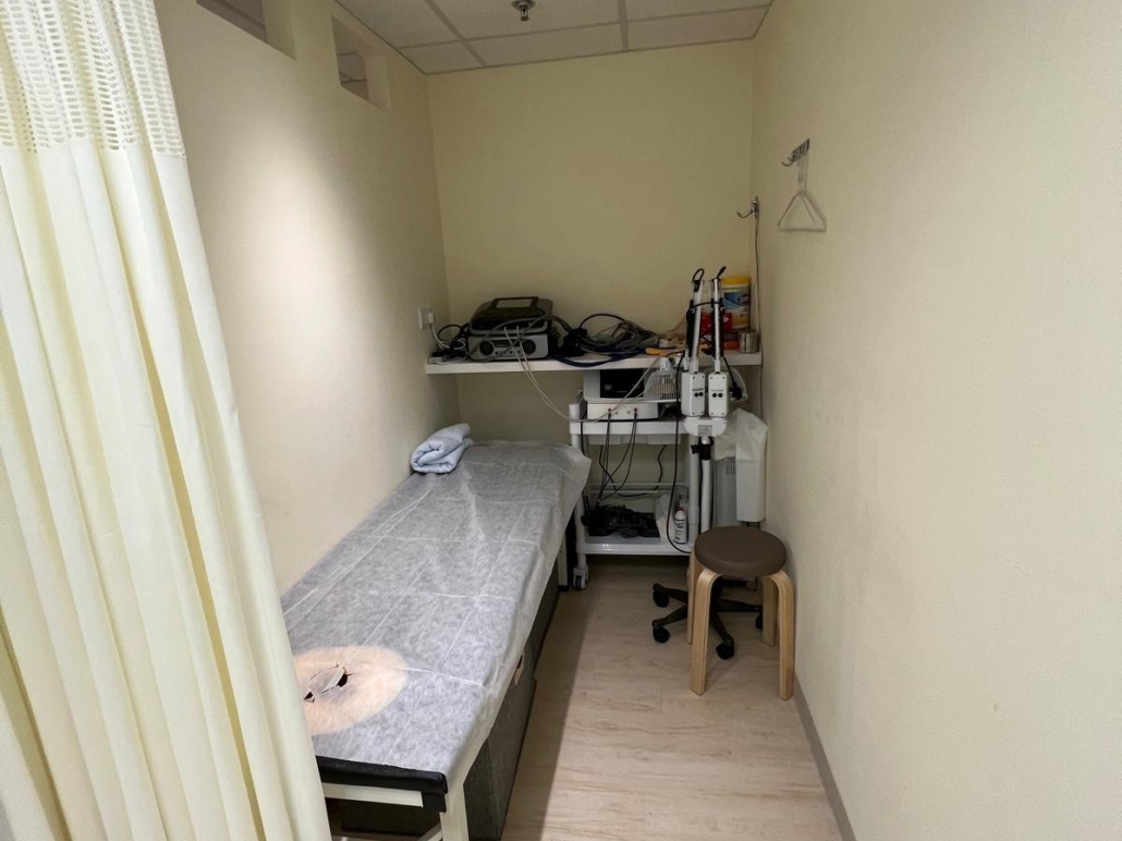 W & W Spine Center - Spine Doctor Clinic (10)